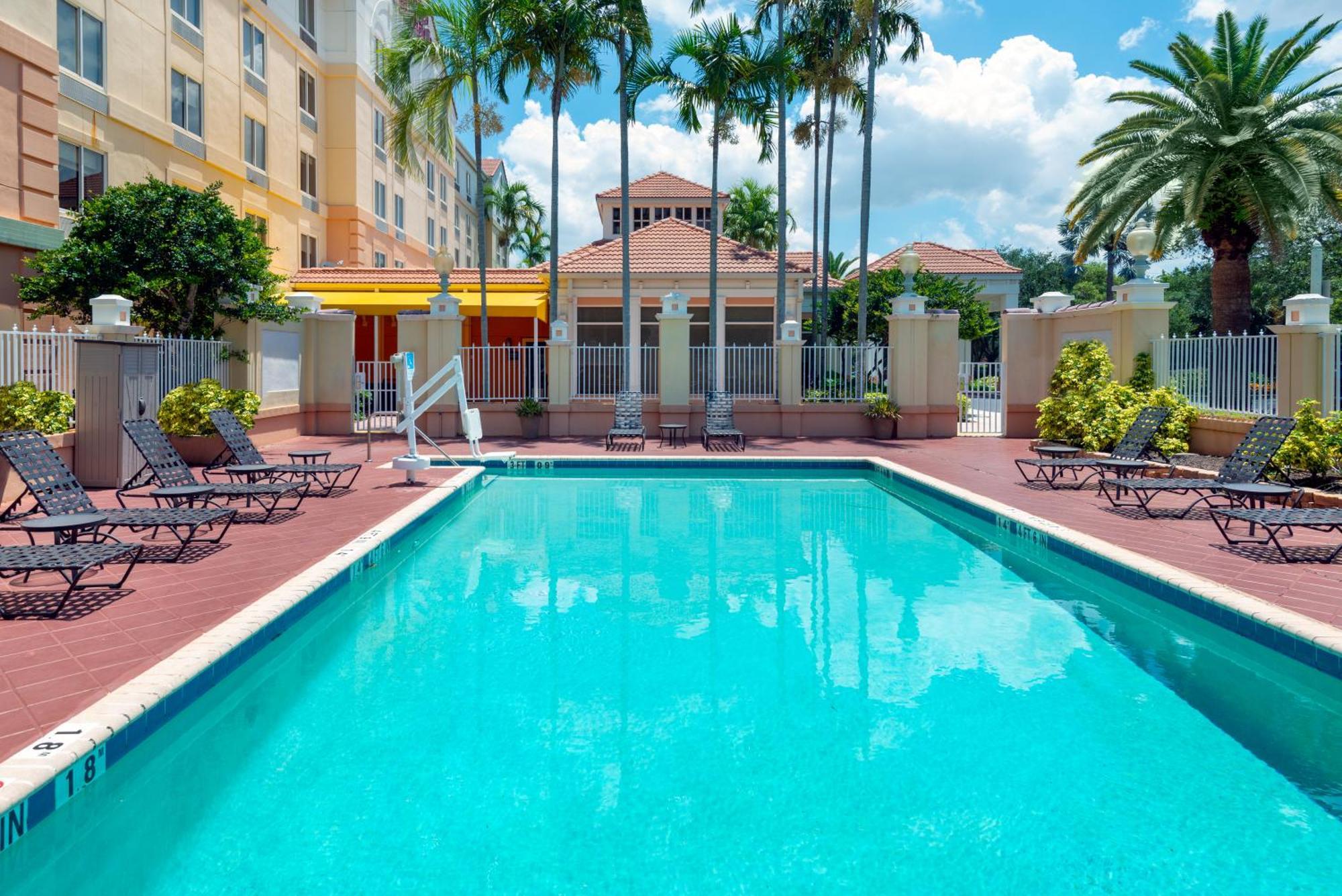 Hilton Garden Inn Ft. Lauderdale Sw/Miramar Exterior photo